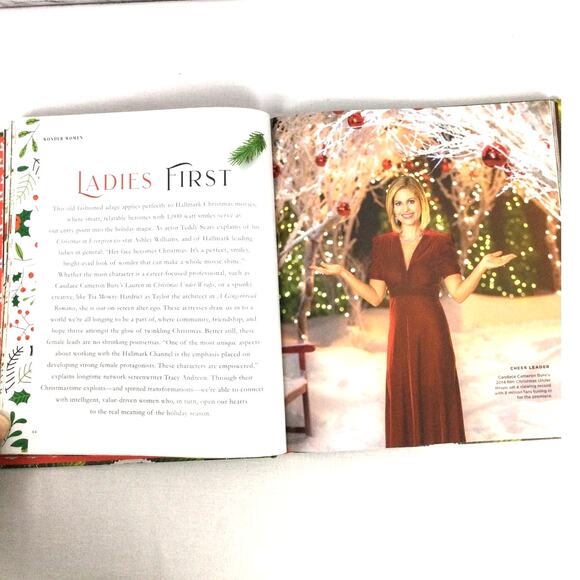 Hallmark Channel Countdown to Christmas Have A Very Merry Movie Holiday - Picture 10 of 12